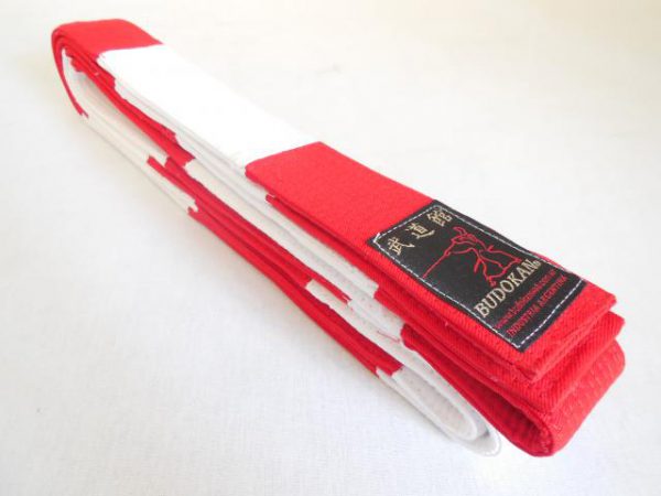 Cinturón rojo y blanco