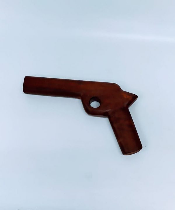 Pistola de madera.